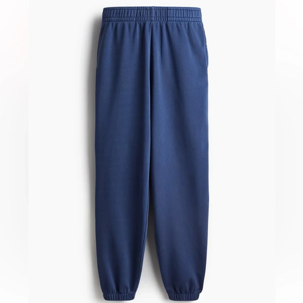 H&M CREW-NECK SWEATSHIRT & JOGGERS - Picture 2 of 13